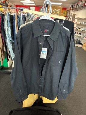 Nike Air Jordan Essentials Long Sleeve Shirt Black FV7446-010 Men’s Size M NWT